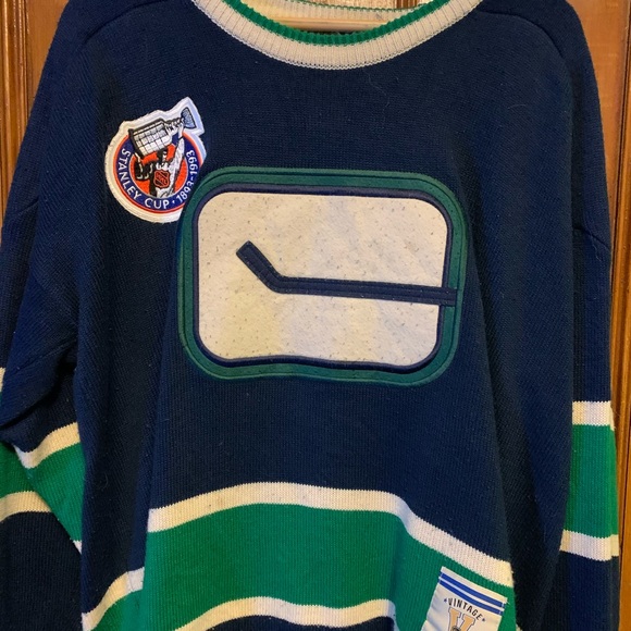 Vancouver Canucks Roger Edward’s XL Hockey Jersey - Picture 1 of 6